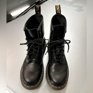 Excellent condition Dr. Martens Boots black size 7 - size 38